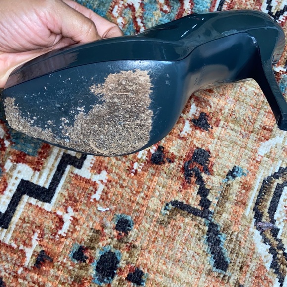 Gucci Dark Grey patent leather platform heels - Picture 2 of 6